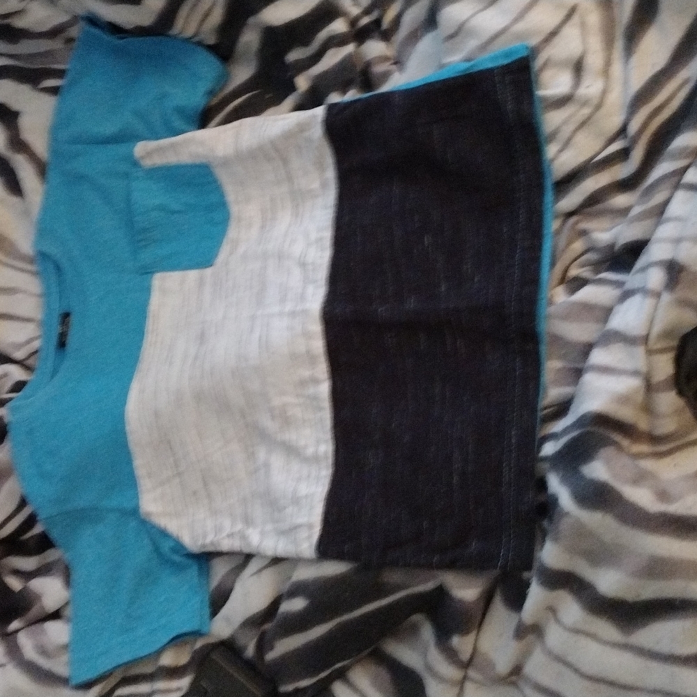 Boys 3t multi color has front pocket nice shirt gently used